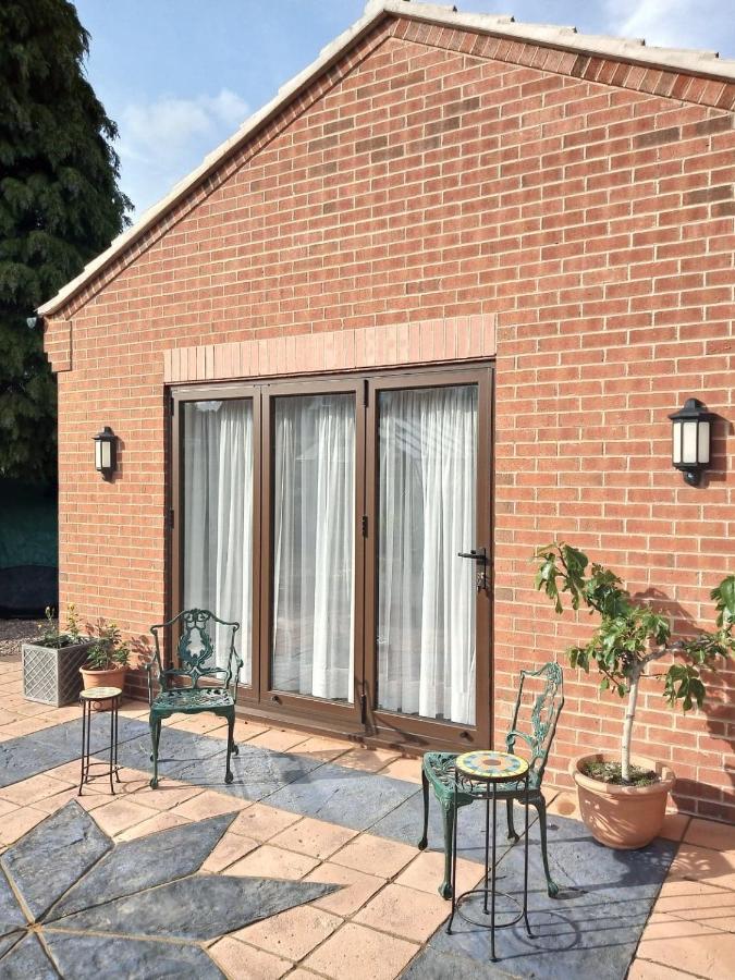 Self Contained Ground Floor Bedroom With Ensuite Wet Room Continental Breakfast Included Parking For 1 Car Outside Heanor Eksteriør billede